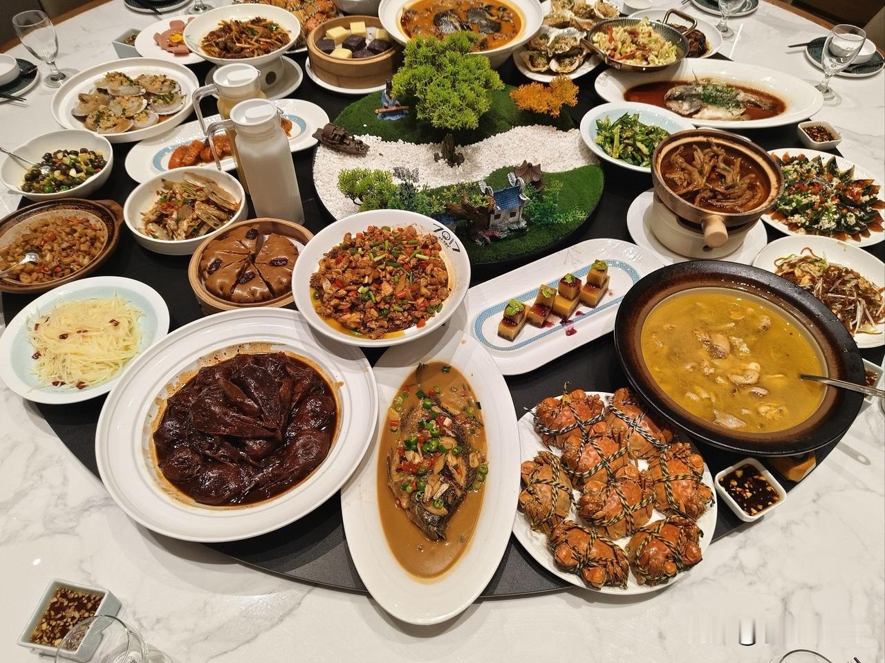 上联：美酒三杯除旧岁，求下联佳味满桌贺新年。