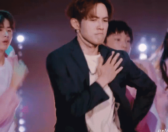 钟汉良丁程鑫跳舞钟汉良这舞蹈功底真的没话说，小丁也活力满满，两个人一起合练跳舞，