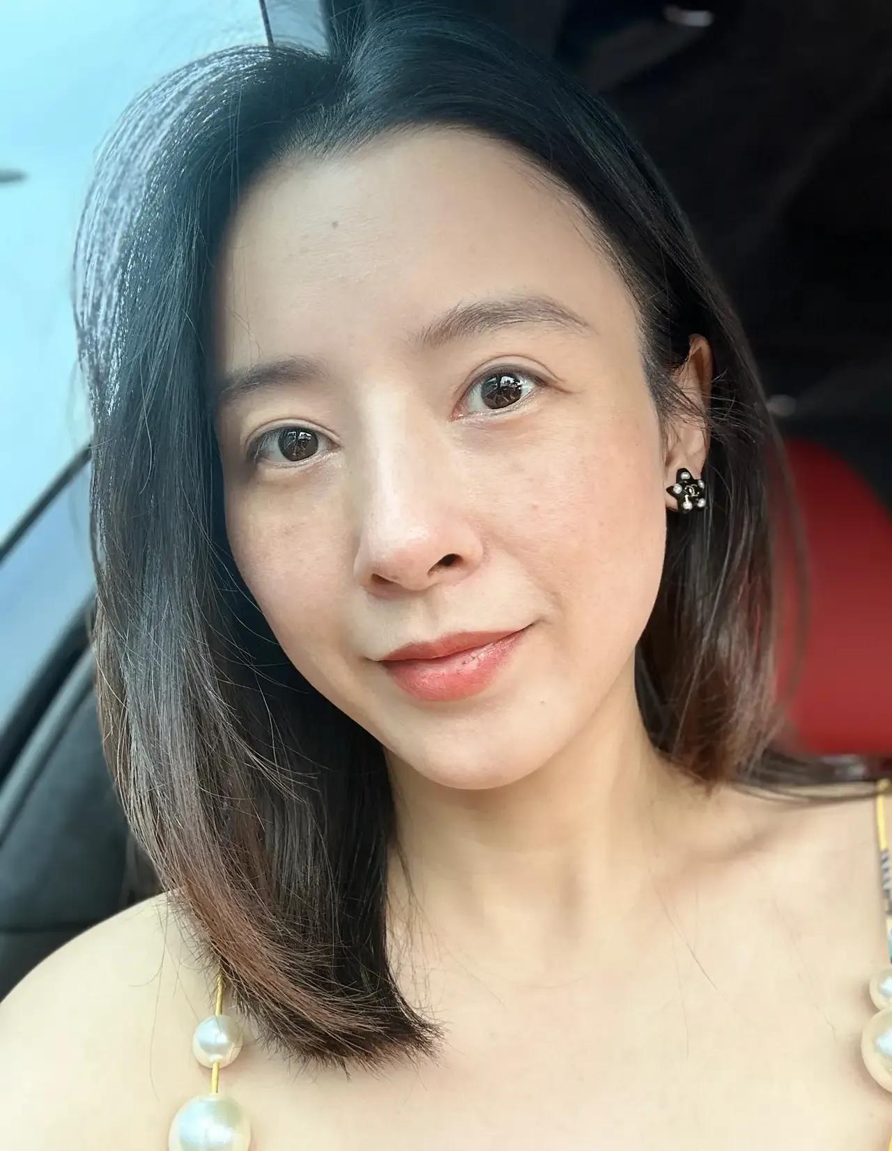 四十岁素颜美姨
阿姨今天纯素颜，没有化妆也没有开美颜更没有后期修图。