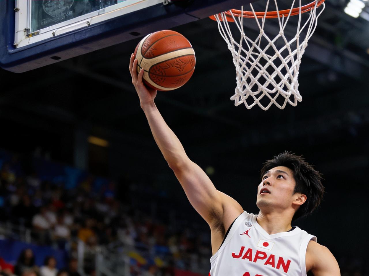 如何看待世预赛中日男篮的实力对比中日男篮现在实力非常接近，中国内线占优，日本外线