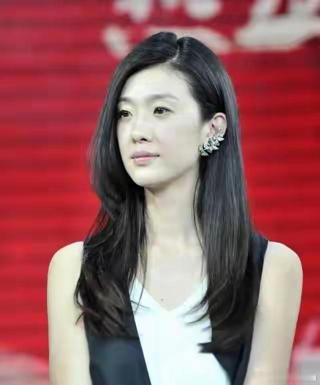 一米八二的她，嫁给矮十七厘米的谢晖，三十九岁才生娃如今一家三口超幸福 