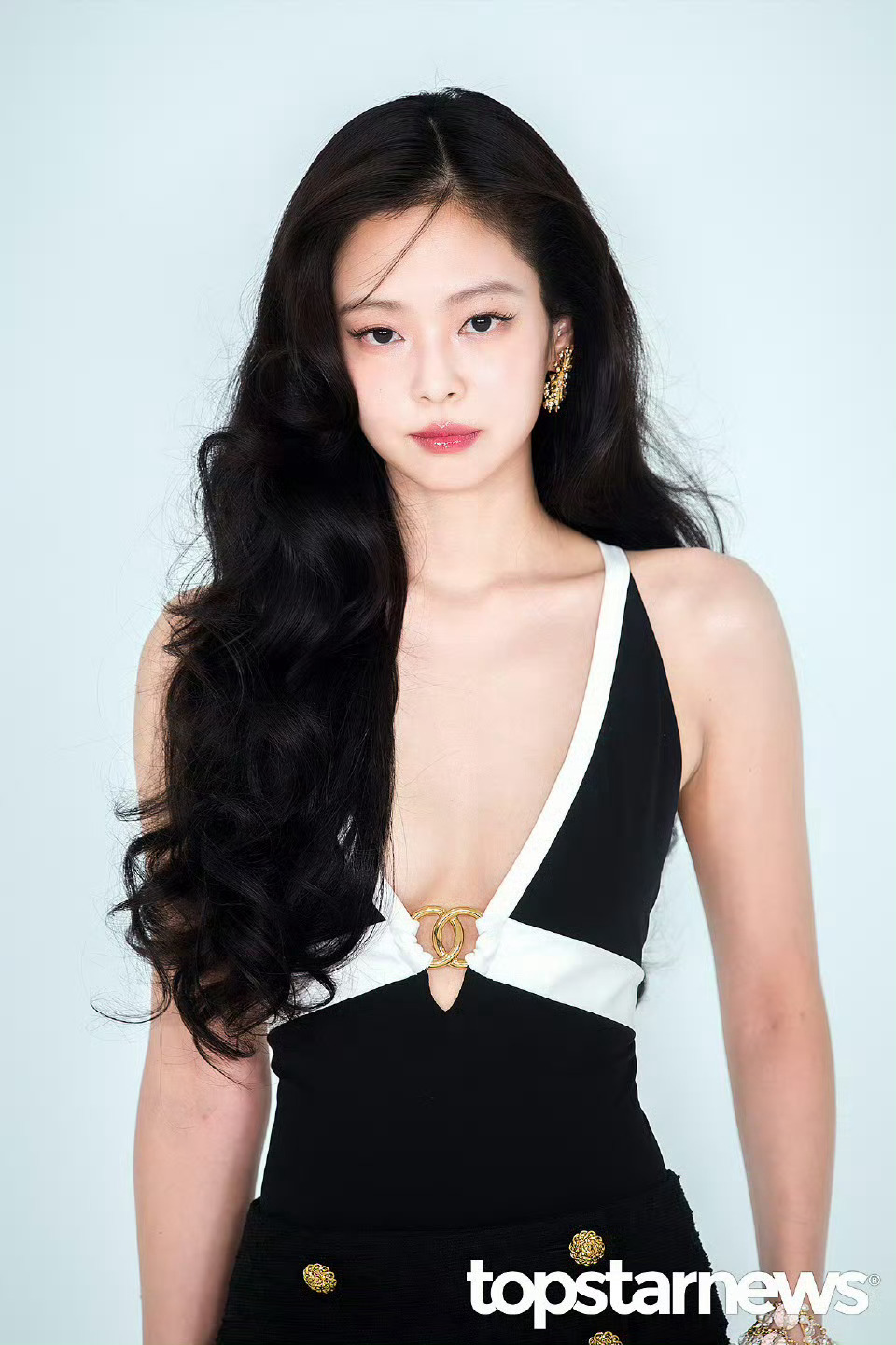 权志龙jennie同框权志龙jennie香奈儿大秀同框Jennie和GD这次是真