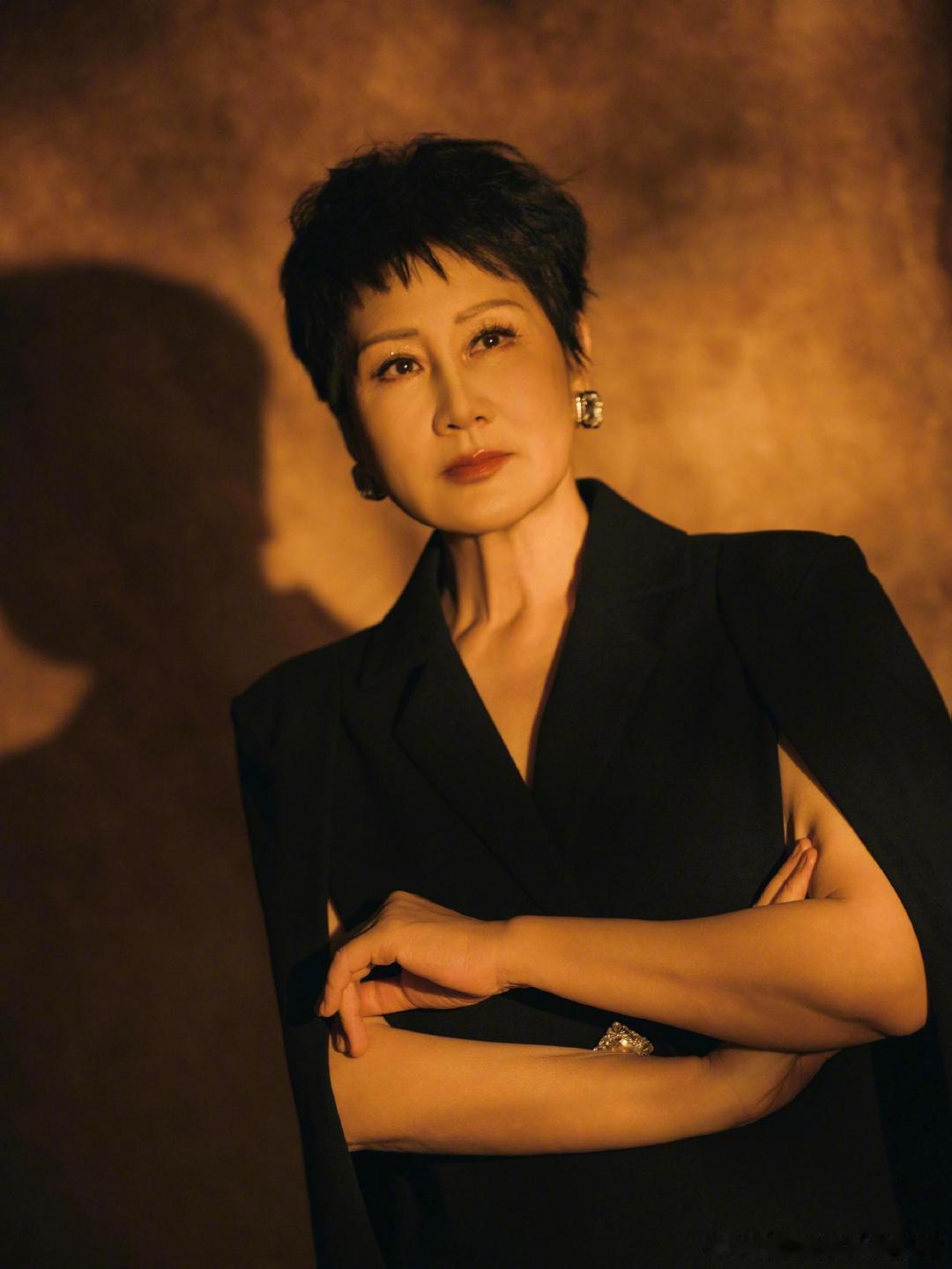 不知道张凯丽的身材很曼妙 被张凯丽圈粉了！《万事如意》旗袍造型尽显曼妙身段，歌声