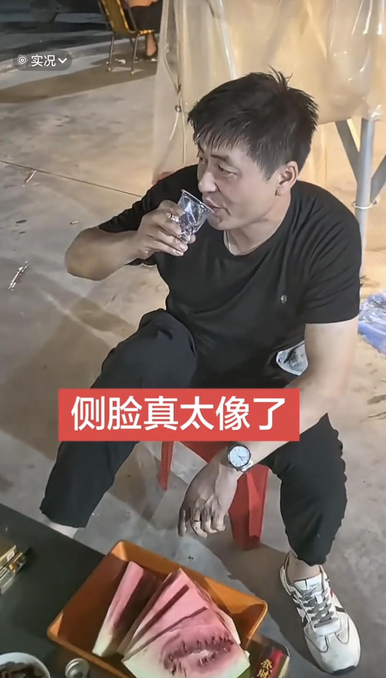 中国有14亿人口，基础足够庞大，因此无论哪个名人都能被撞脸。

中国马斯克，打馕