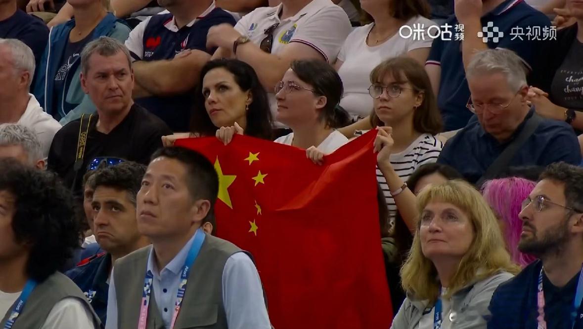 P1：啊？P2：好吧😂《我可以没画面，国旗一定要有》 ​​​