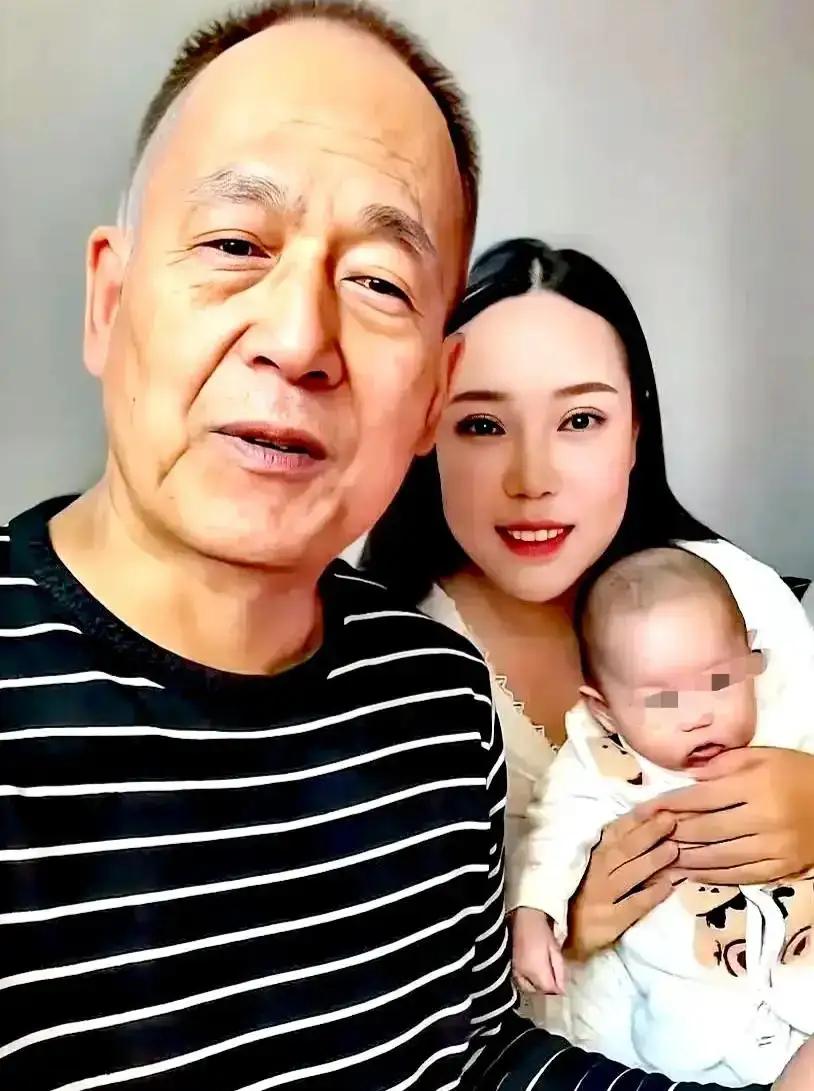 深圳一位62岁的老爷子娶了00后小姑娘的新闻，最近在网上吵翻了天。一开始，大家都