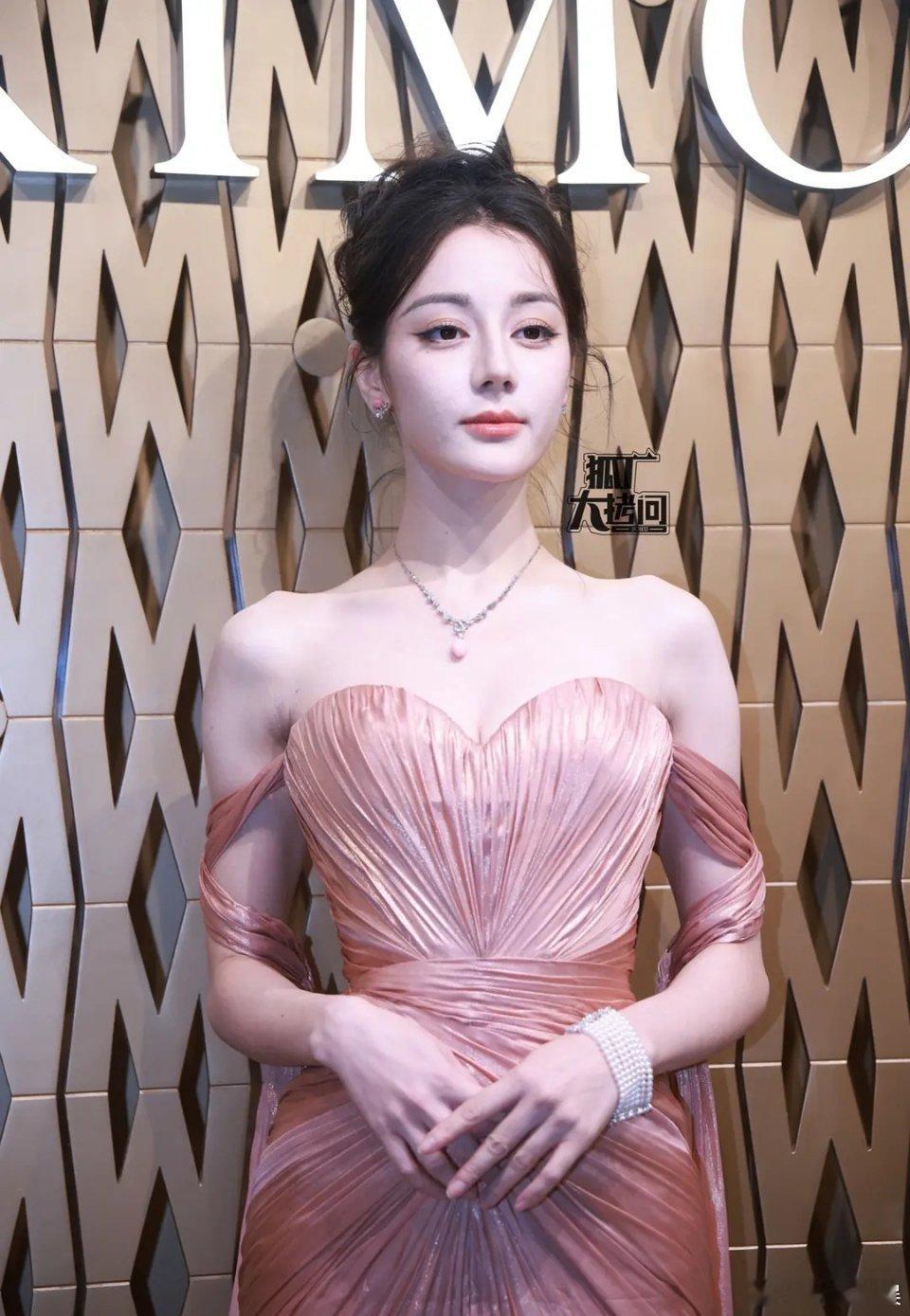 迪丽热巴生图状态，现在狐厂图也不生了啊 ​​​