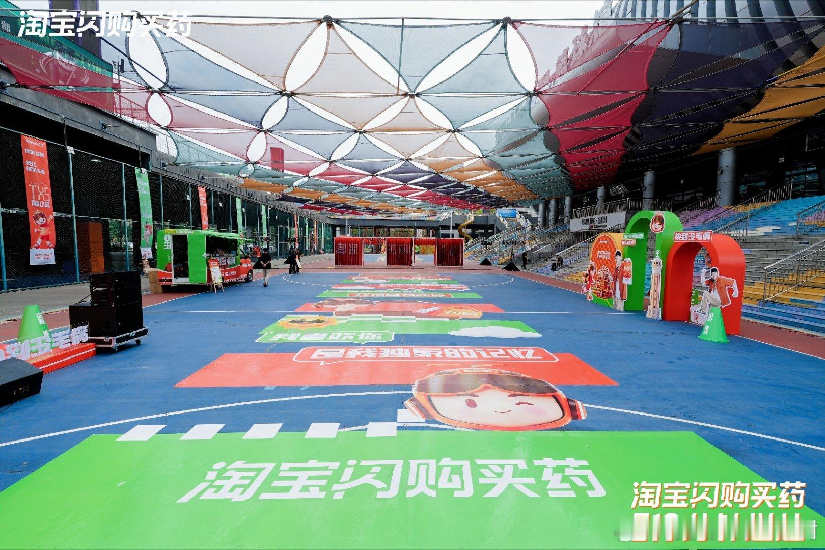 陈小春重庆演唱会说重庆兄弟多火锅辣在山城尽情追星吃美食的同时🍜，难免遇上小病痛