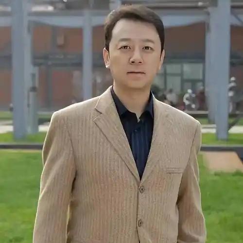 演员郭涛说：“有人问我《父母爱情》片酬不高后悔吗？”

“我一点不后悔，江德福带
