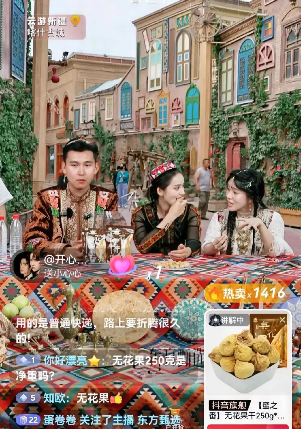 这三个俊男靓女，坐在街头直播，人来人往，怎么没有什么人围观啊，不听不买看下帅哥美