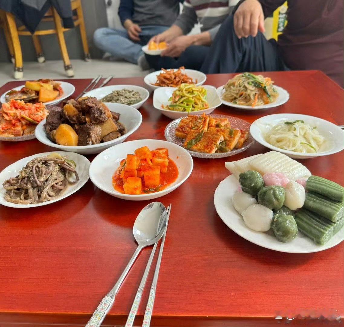这就是韩国人的家宴吃的比🐷还差！ 