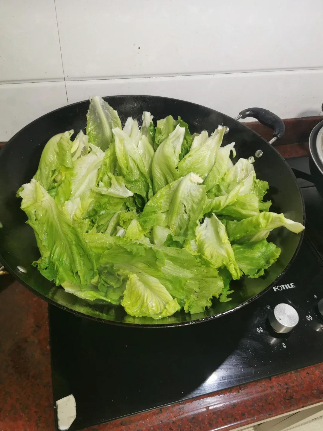 猪头肉炒蒜心的美味有谁懂啊？下饭神菜啊！