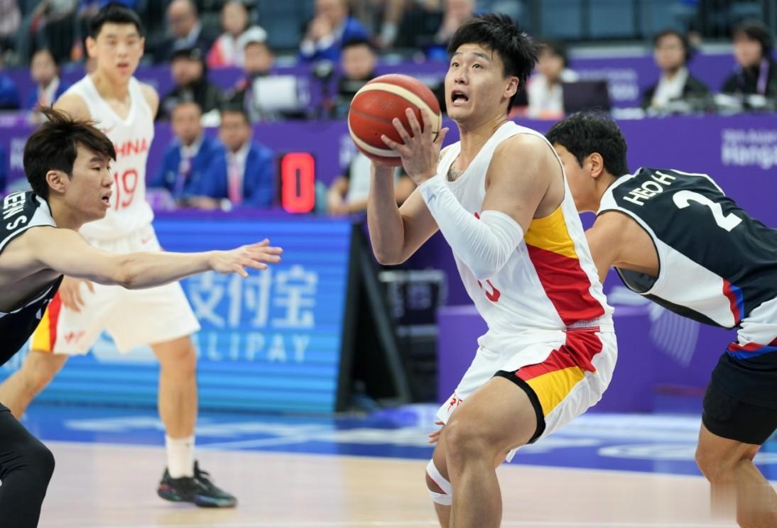 14分大胜韩国，男篮晋级四强！杜润旺立威之战，给国足出口恶气！
中国男篮在小组赛