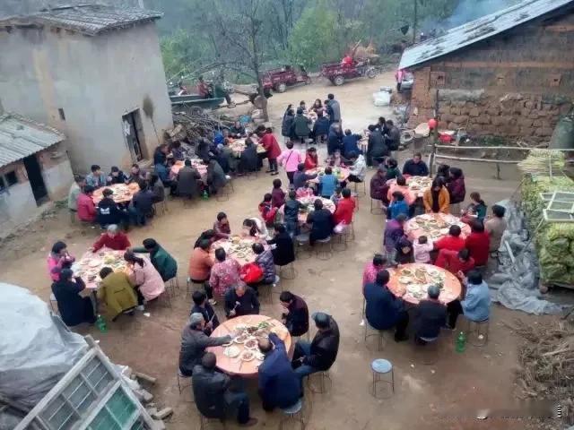 在我老家河南邓州，每个娃儿到了十二周岁，都要轰轰烈烈举办一场仅次于结婚的人生大事