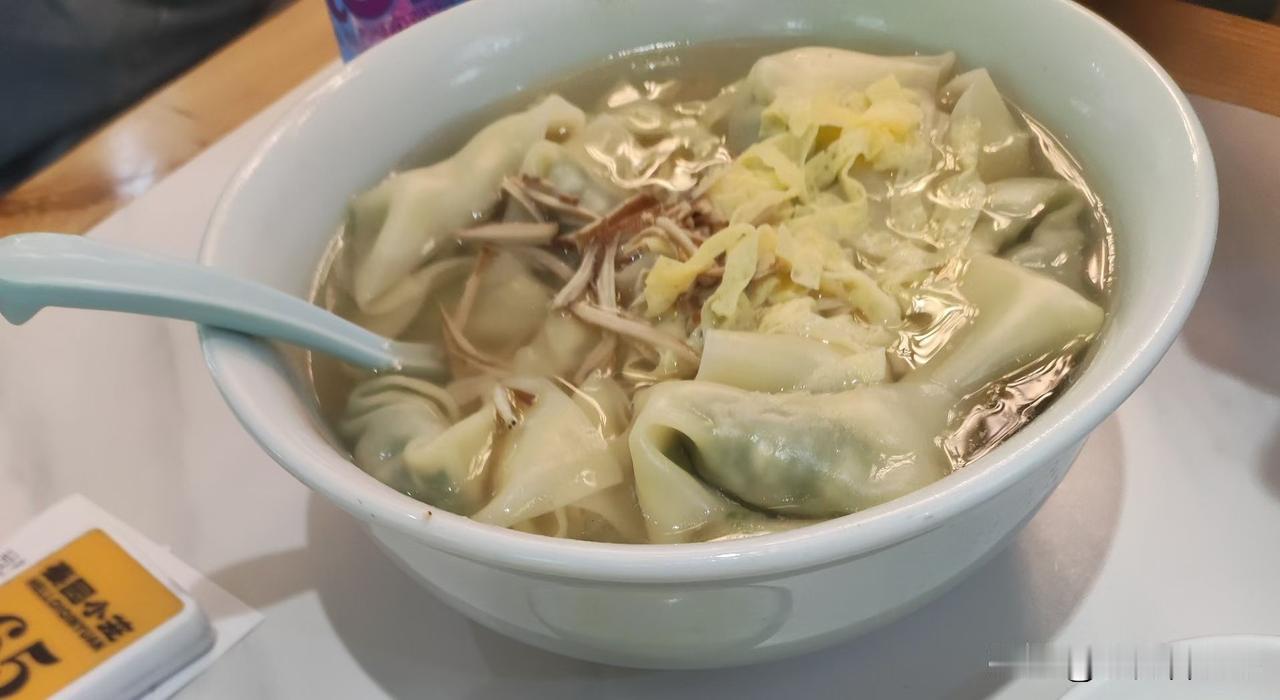 今日夏至，我们这里有吃馄饨的习俗。可是大家都吃馄饨的话，街上的肉和馄饨皮是不是会