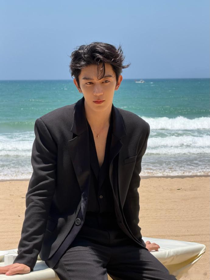 夏之光怎么控制我心跳了夏之光一抬头我心跳漏跳一拍 新鲜海边live抓拍重磅释出，