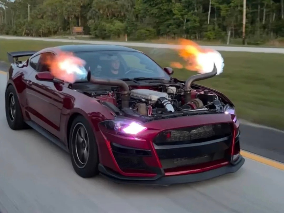 车市热门 安装了Hot Licks火焰套件的双涡轮Mustang 