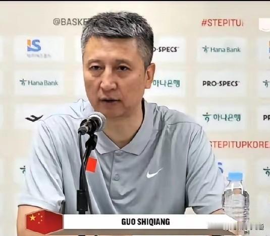 中国男篮连续输球导致成绩一塌糊涂，失去了晋级的最佳机会。昨晚赛后在更衣室郭士强又