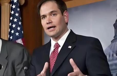 美国务卿鲁比奥说；“由于中国新疆地区生产的多晶硅占全球供应的近一半，美国太阳能行