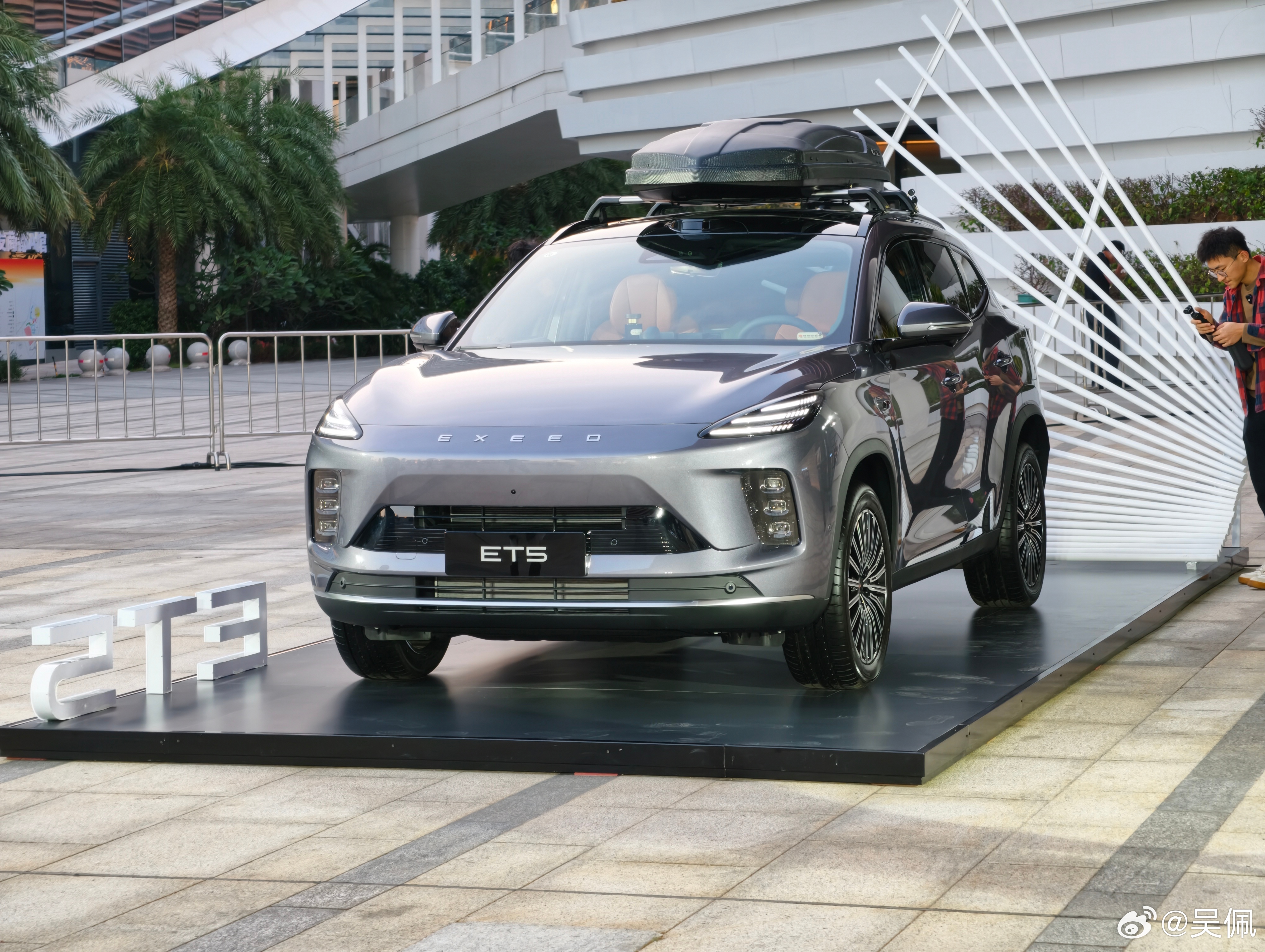 刚刚的直播看了没？没看的话，等下我找点切片给大家重温一下。一句话总结：这套智驾系