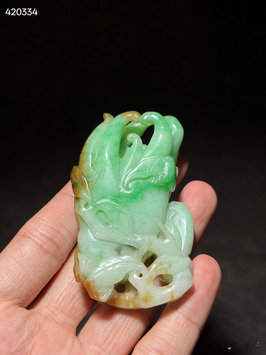 清老坑翡翠福寿 佛手雕件
尺寸7.2×4.2×2厘米