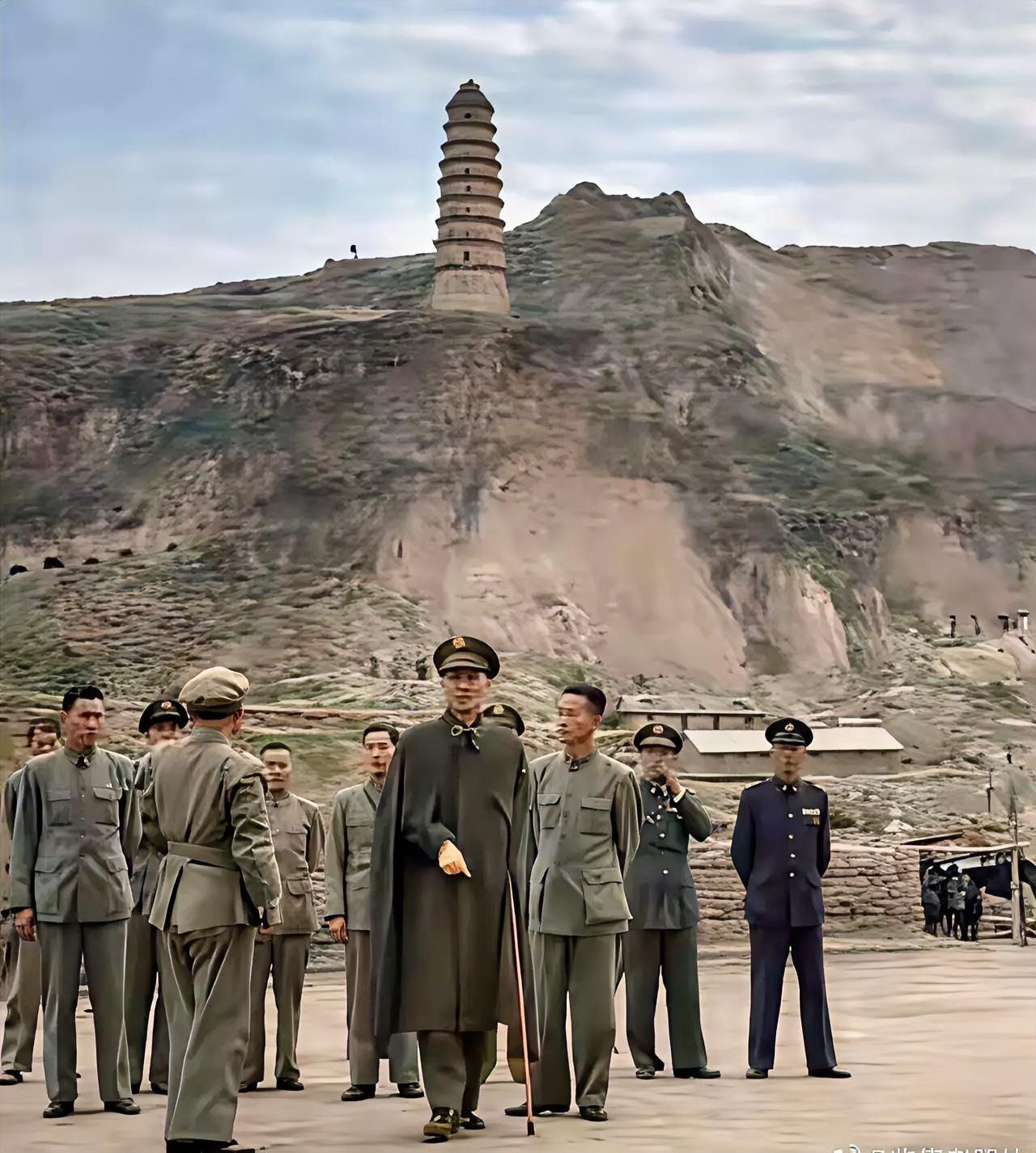 首先，不能妄自菲薄一名退伍军人，况且他还是在部队因保护战友而致残，属于优秀士兵。