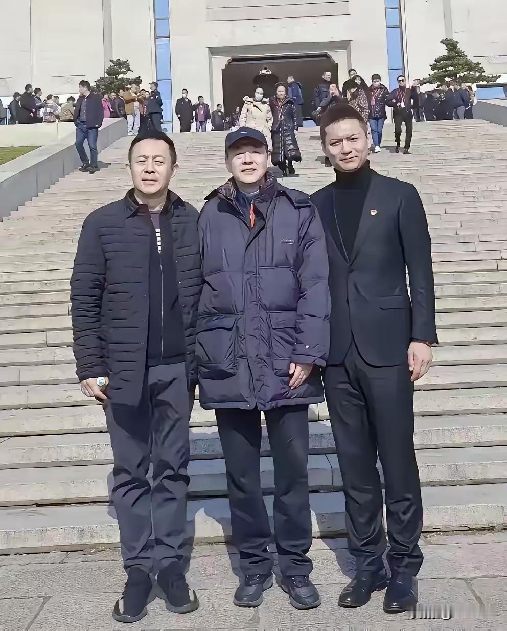 真是太巧了，这三位都姓侯，还是实力派演员，在一起合影留念，你知道他们分别都是谁？