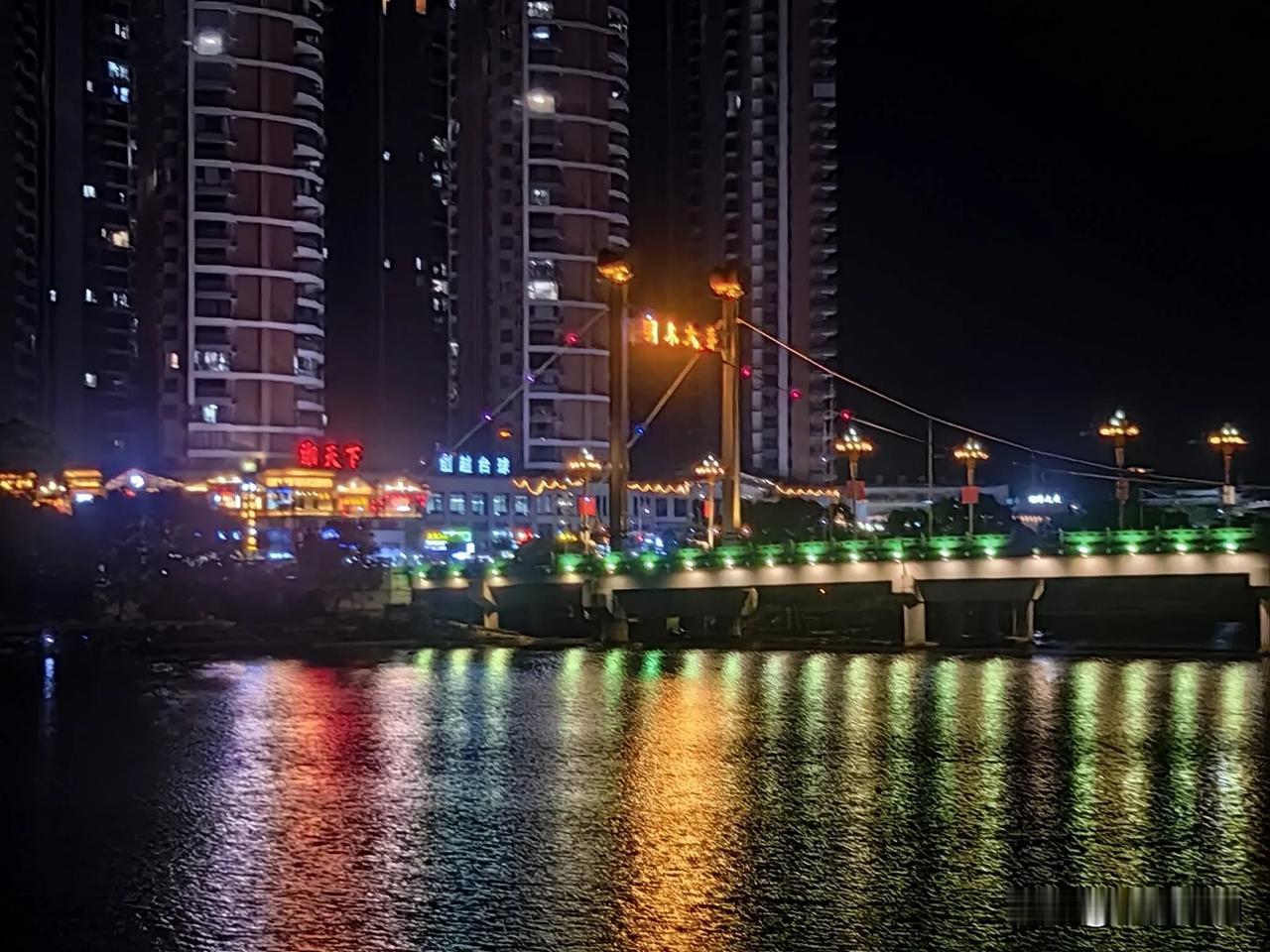 分享城市新鲜事北流圭江河夜景，夜色撩人