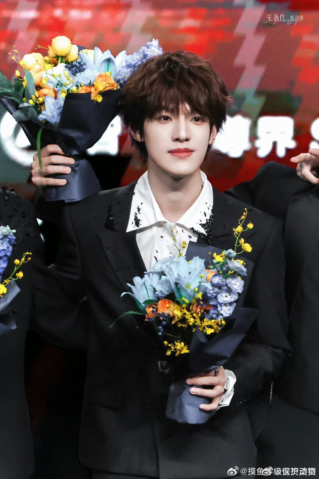 张泽禹首专秒切第一 从舞台到专辑，每一次出击都是惊喜。张泽禹 首专单人封面秒切登