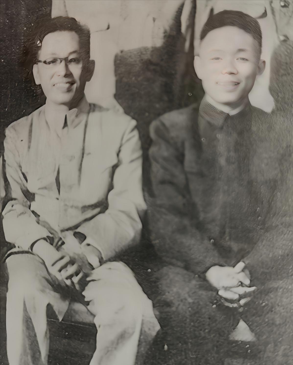 1986年深秋，病床上的韩先楚握着儿子的手，突然说了句让家人震惊的话：“我这辈子