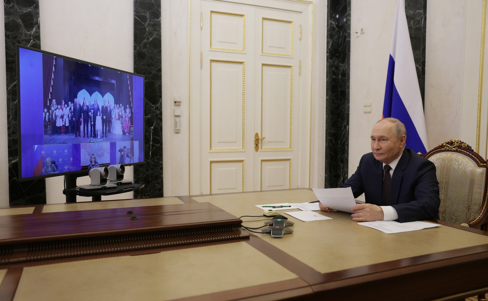 瓦洛佳小朋友  德尔本特阿塞拜疆音乐戏剧剧院揭幕总统通过视频连线参加了德尔本特阿