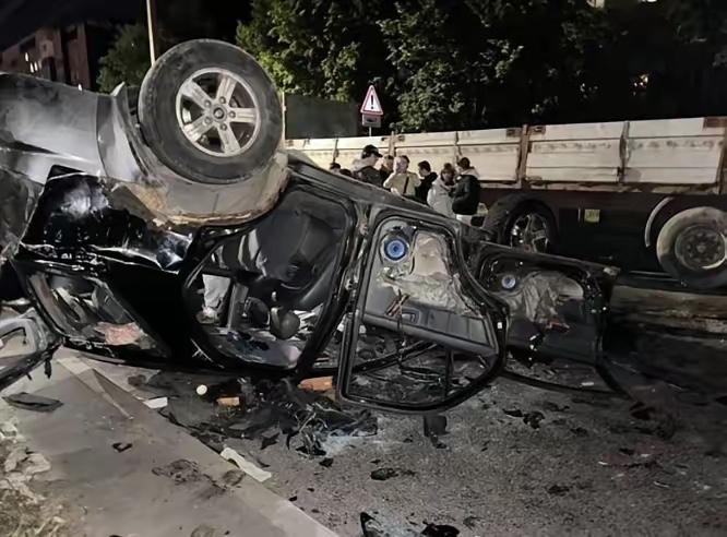 乌克兰利沃夫爆发了征兵骚乱，以前都是看征兵办的人暴打年轻人，这次利沃夫的老百姓不