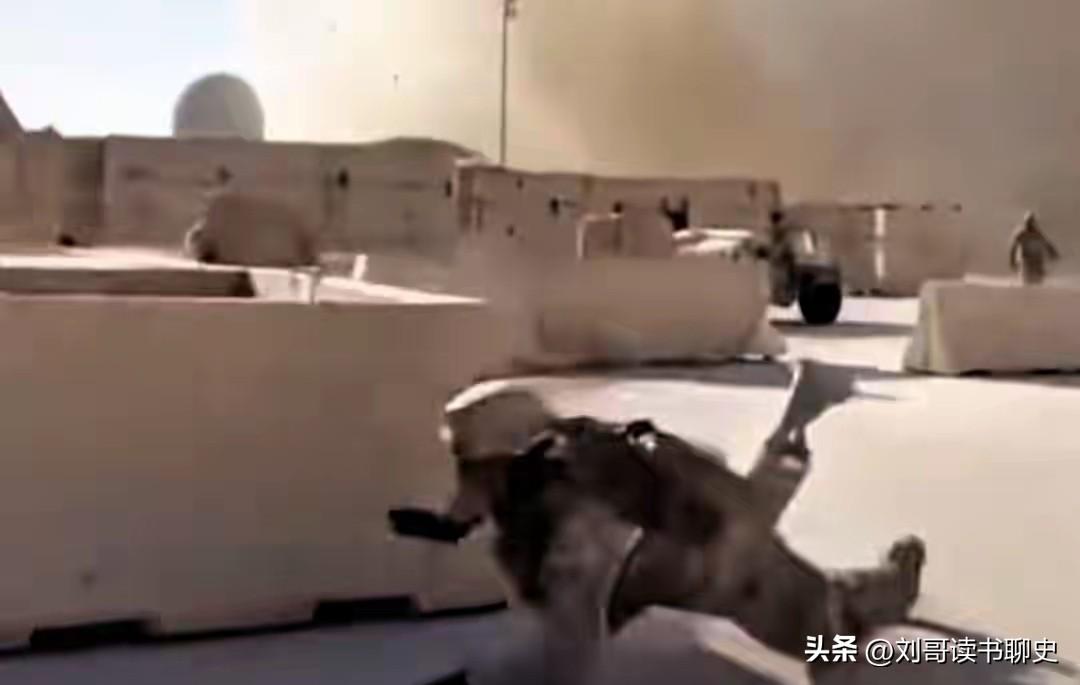 凌晨1点，5枚导弹撕破夜空，精准砸进美军驻伊拉克的哈里尔基地。

火光冲天。特种