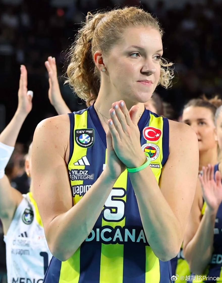 排球 ❌  今晚对阵泽仁体育的半决赛第二场，波兰名将阿格涅什卡·科尔内卢克将不会