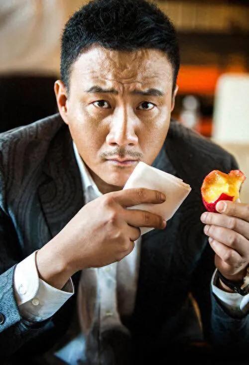 图1是男人眼中的帅哥！图2是女人眼中的帅哥！