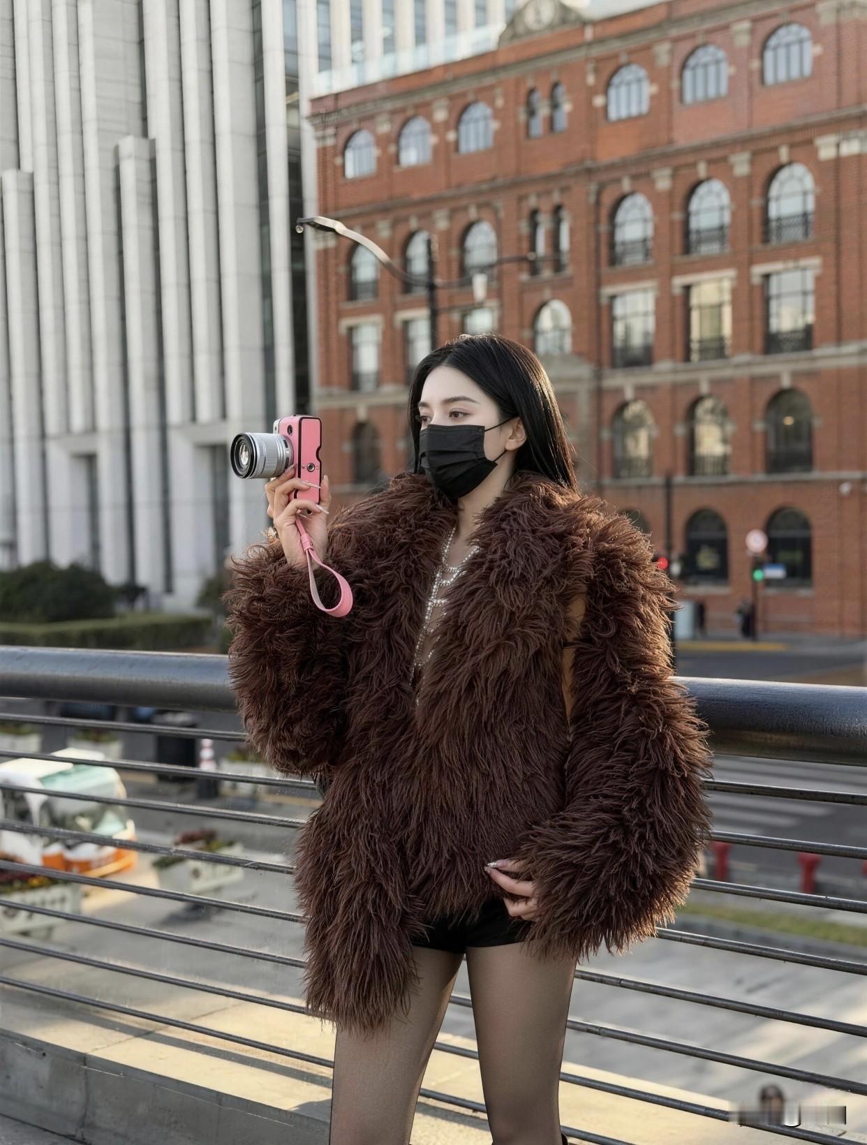 如何成为自信、优雅的气质女神?内在修养是自信的根基。要了解并接纳自己，每天记录三