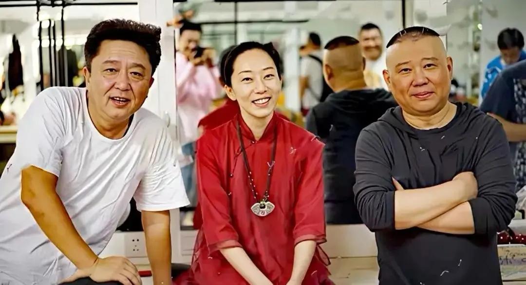 郭德纲把师父侯耀文的女儿侯瓒招进德云社，干行政和文化宣传，不登台，也不炒作，就是