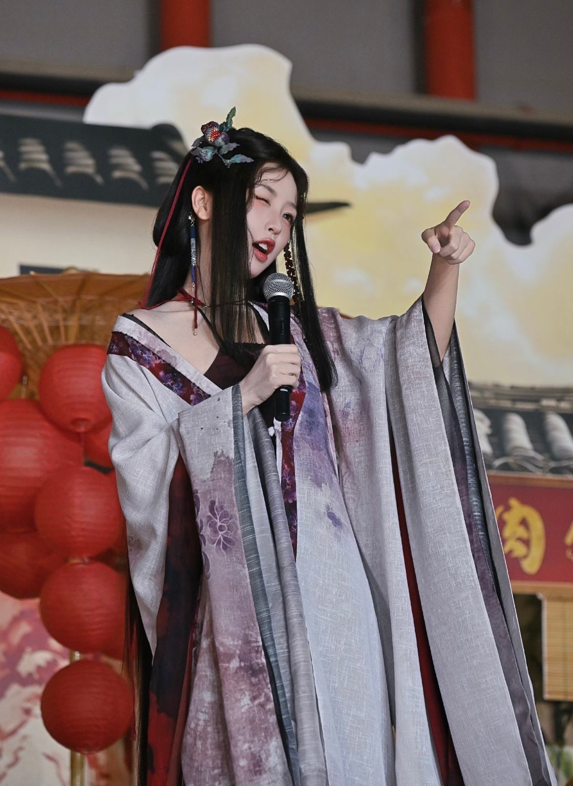 虞书欣给粉丝送同款手镯好真心啊欣欣子对待粉丝真的是当成朋友一样吧虞书欣