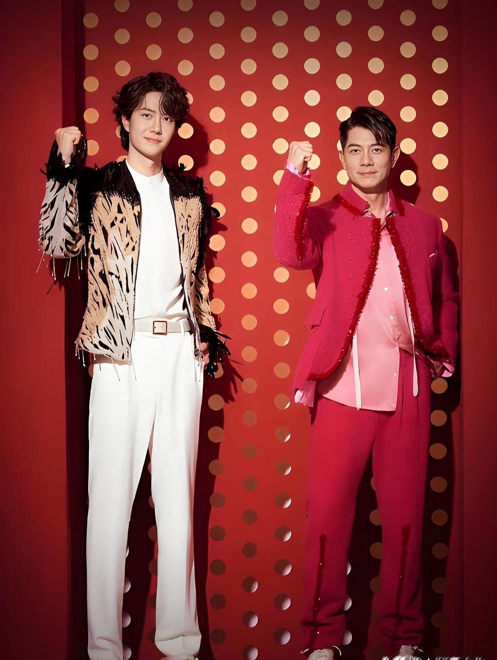 郭富城跟王一博同台唱跳，近60岁的老郭，竟然全程开麦，动作比小年轻还干净利落，体