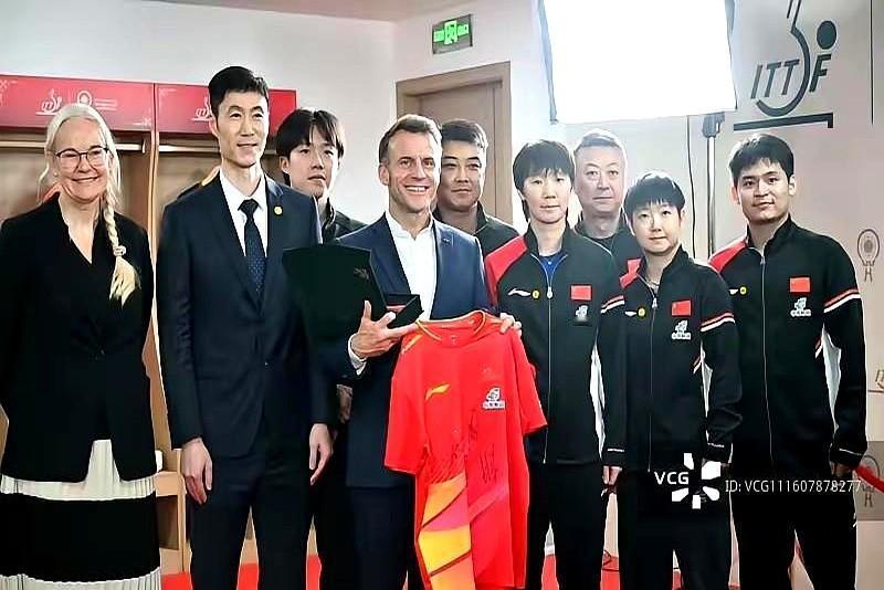 王曼昱和马克龙的互动，直接把“强者的从容”焊死在热搜上了！

现在网上都炸了，有