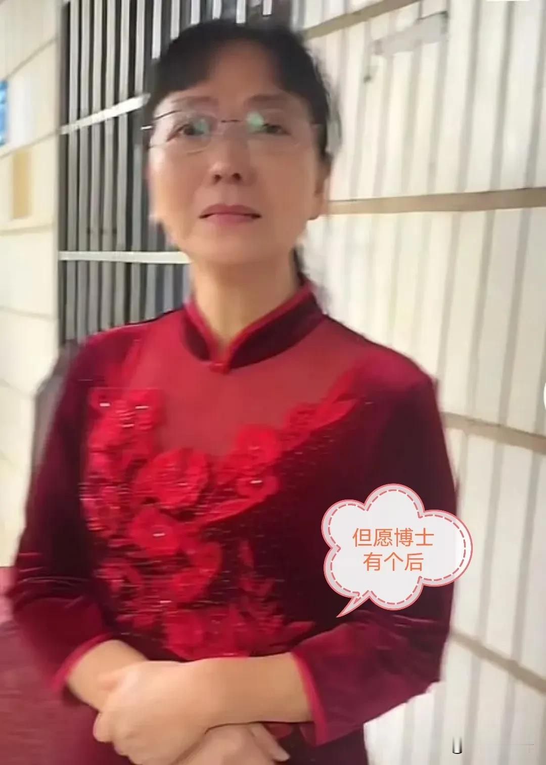 蹭流量蹭到这个地步，也是醉了。[笑哭]
“结业”博士朱跃军一夜爆火后，引来无数国