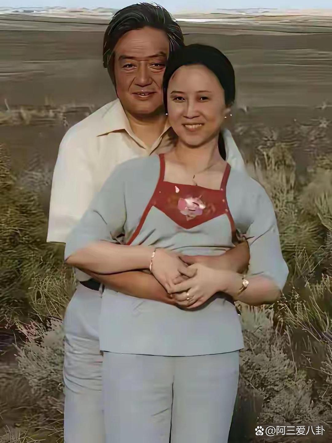 30多年前的老照片，琼瑶阿姨和她的爱人在内蒙古大草原的合影 