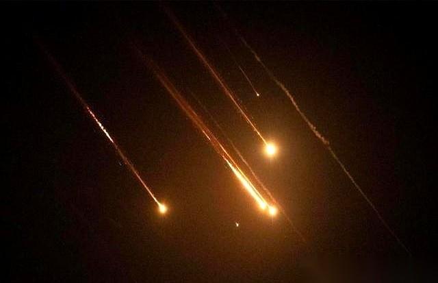 以色列那个叫“铁穹”的玩意儿，连同爱国者、大卫投石索，现在被人用一种土办法给干懵