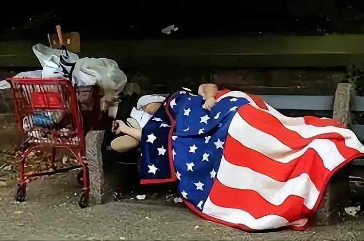 ✨美国人口在变矮、变胖、变笨✨

🐼 美国过去非法使用毒品人口为7360万人，