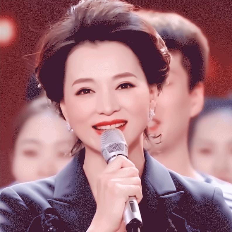 沈安娜，顶级女间谍，潜伏蒋介石身边十几年，她的女儿接受了董卿的采访，董卿问她，你