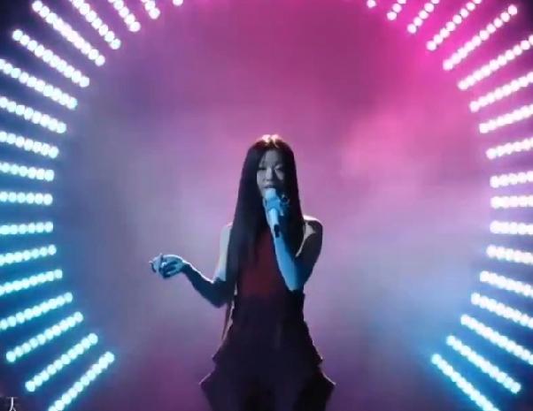 歌曲李白因单依纯风波，找来完整地听完了单依纯板，说句心里话，是忍着听完看完视频的