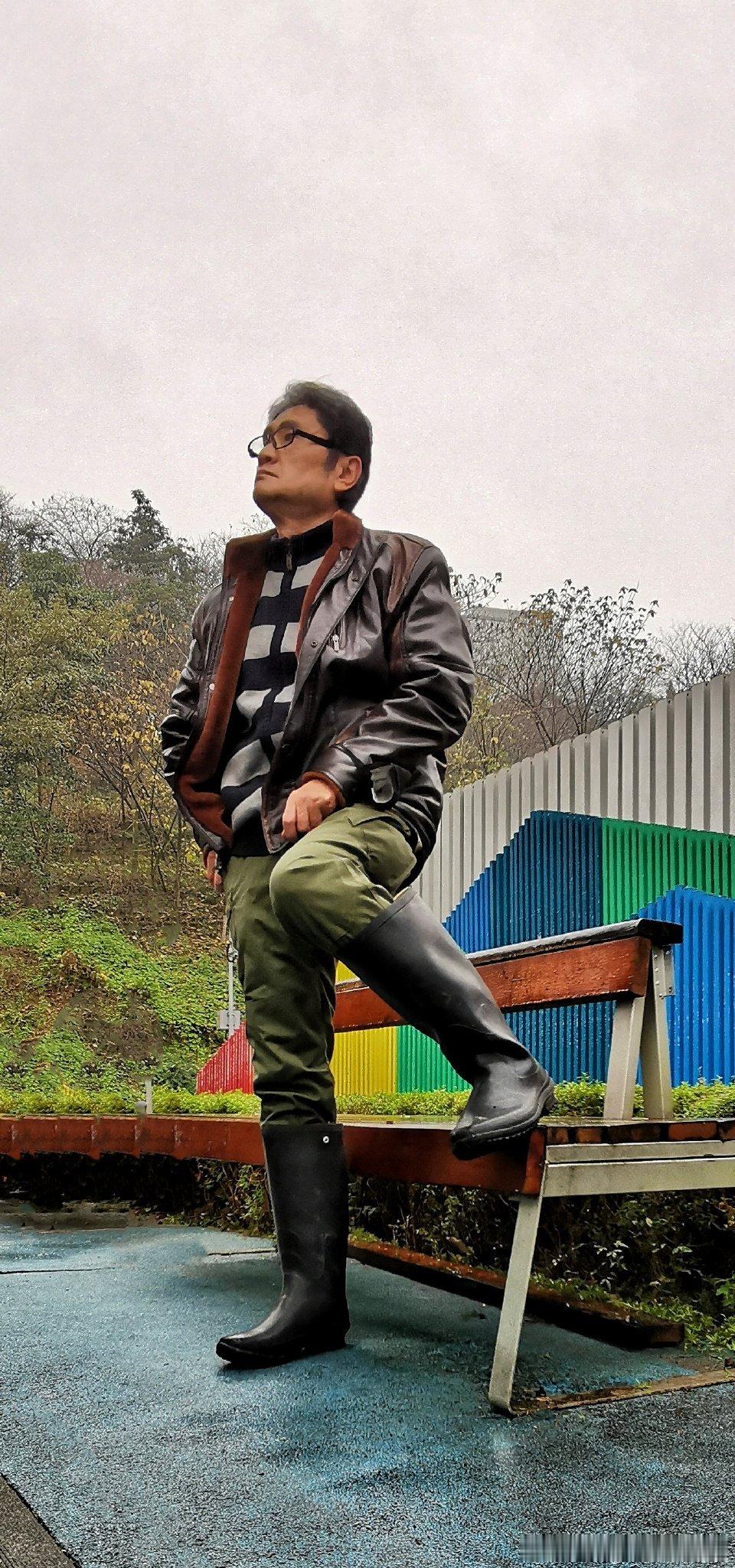 《风雨晨练》近两天温度下降到四度，比大寒还冷两度！ ​​​