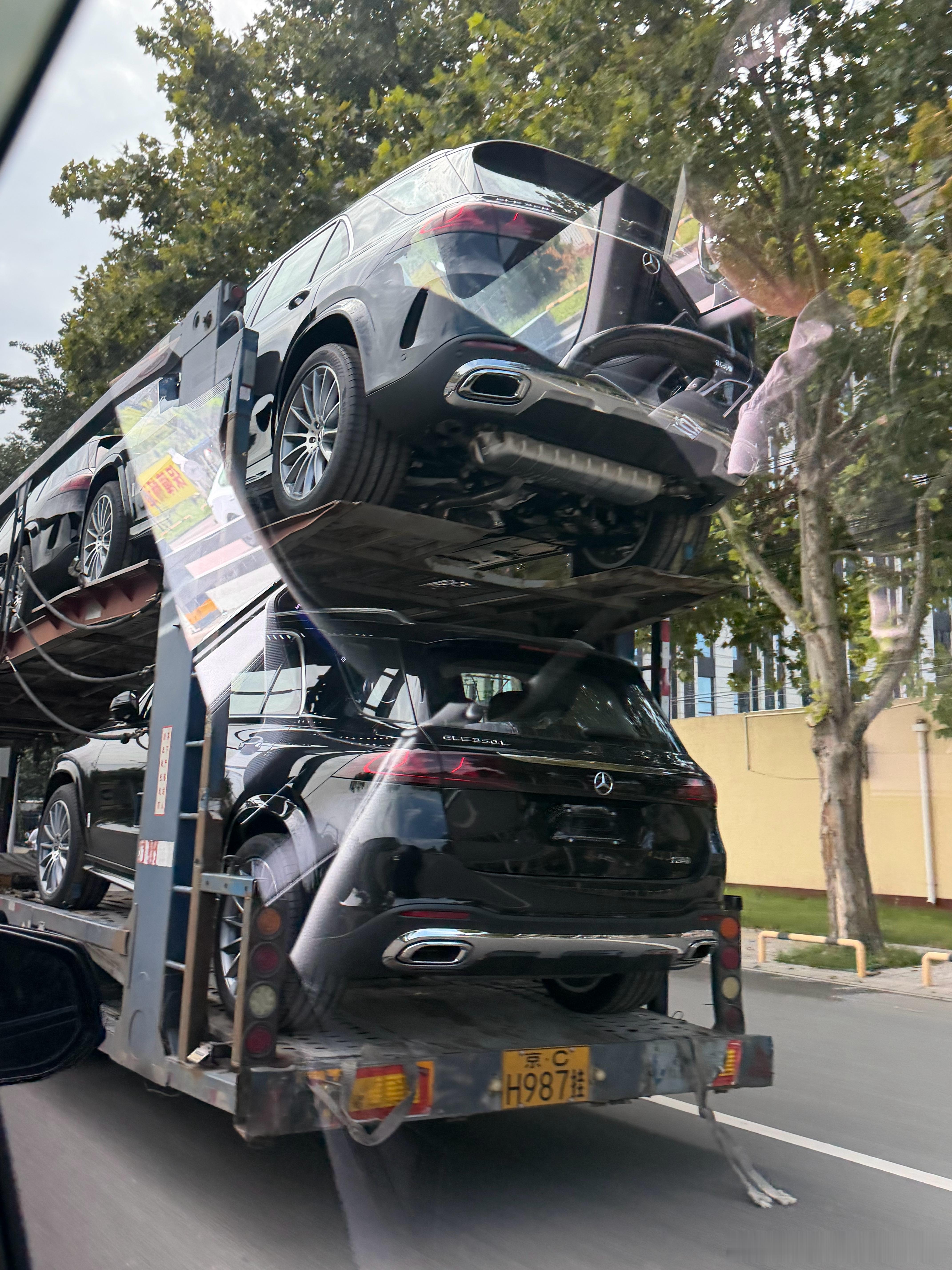 GLE 350L已经装板发往各地4S店了奔驰可以的现在350入门款已经装了AMG