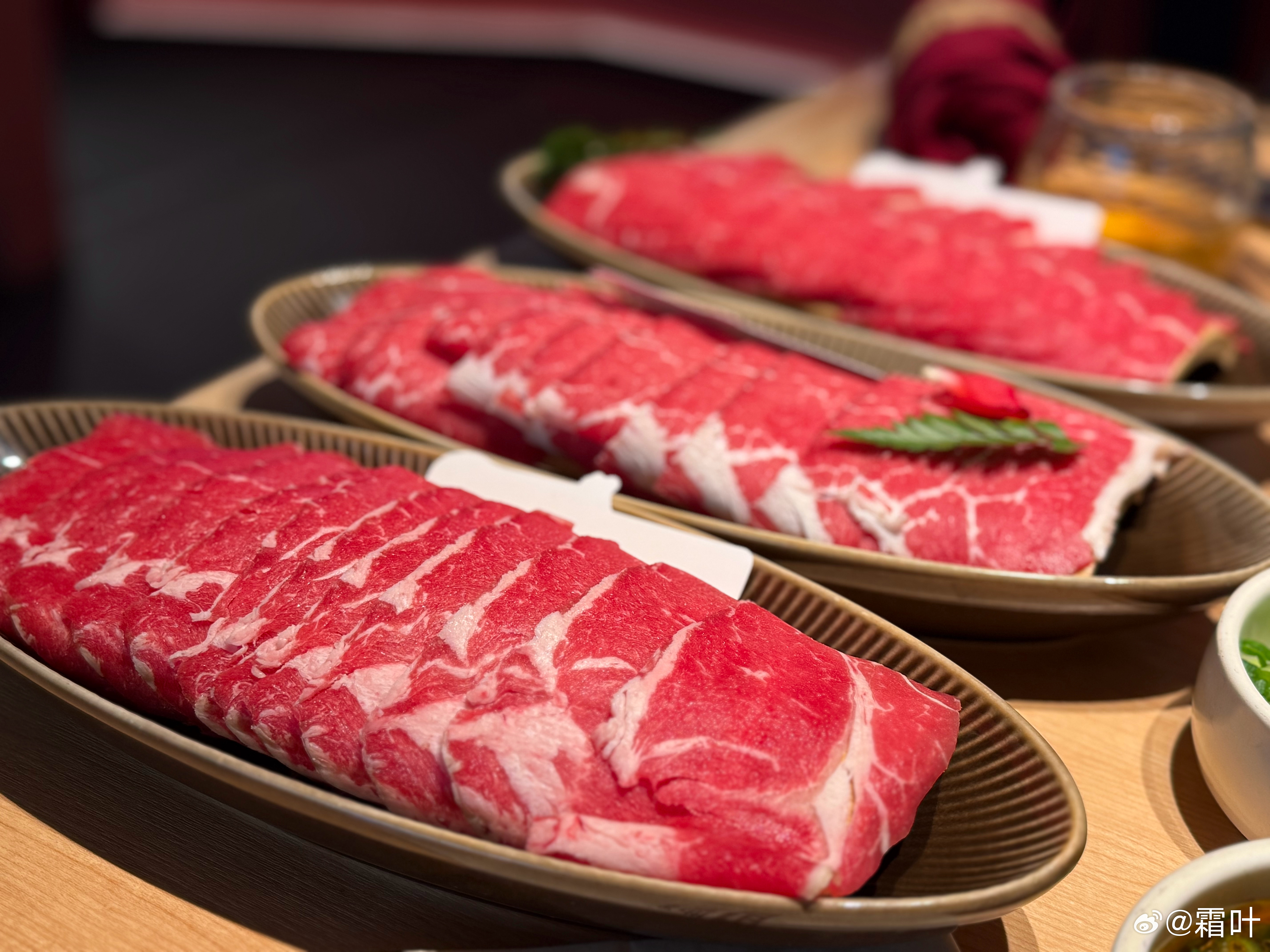 中午吃火锅不得不服佩服隔壁桌大爷大妈们精神头真好、嗓门也大、聊得内容也百无禁忌…