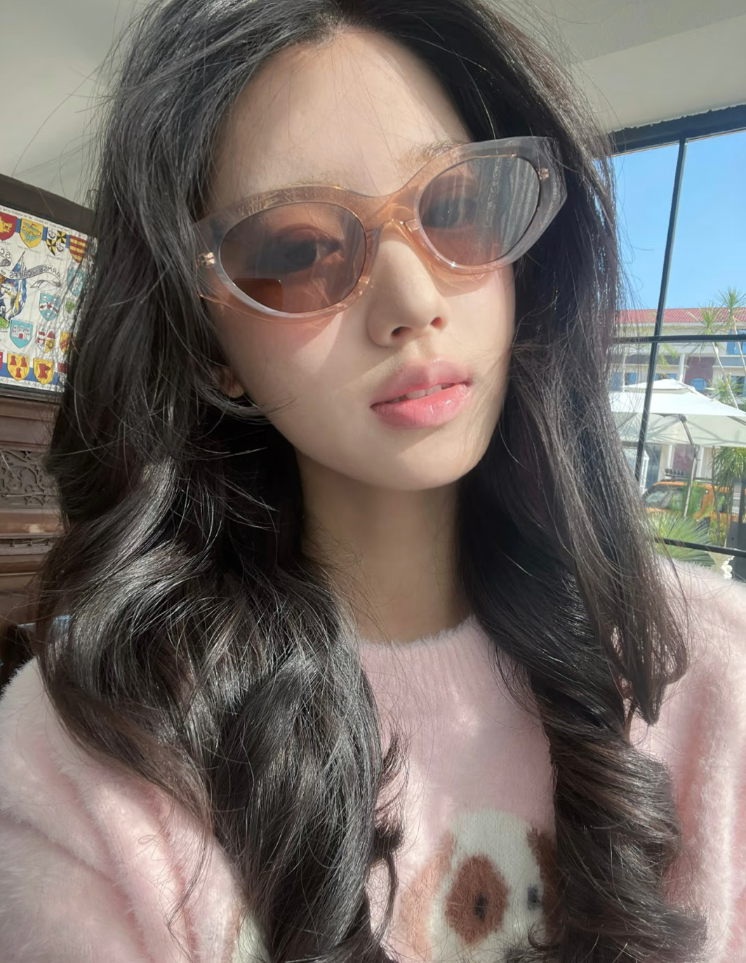 “但愿在新的一年里，我们能远离一切古怪的事，大家都能做个健全的人。” 